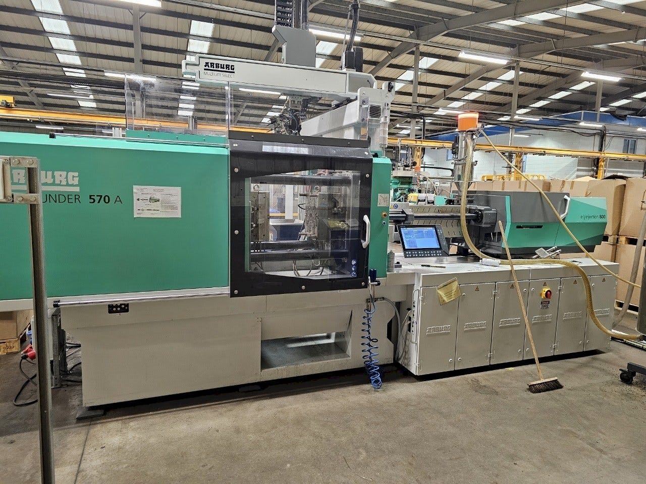 Arburg Allrounder 570 A 2000-800-maskinen framifrån