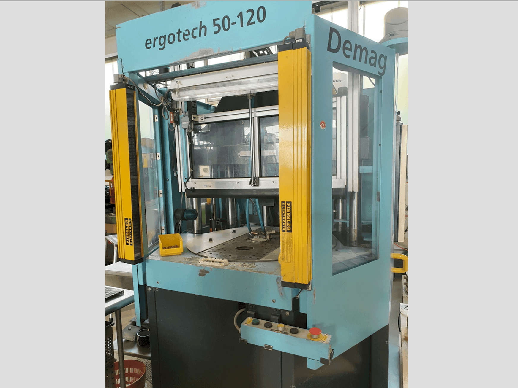 DEMAG Ergotech 50-120-maskinen framifrån