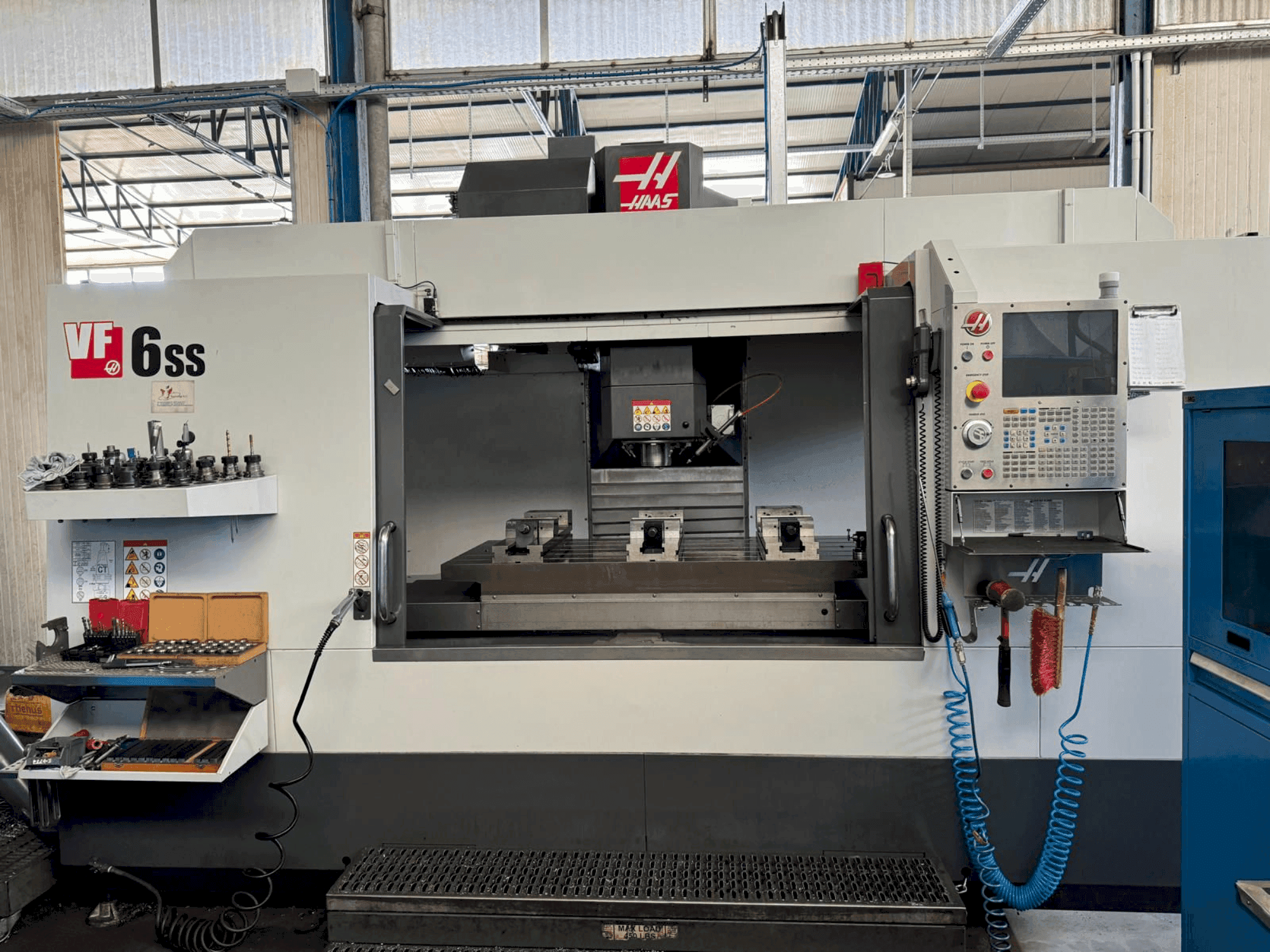 HAAS VF-6SS-maskinen framifrån