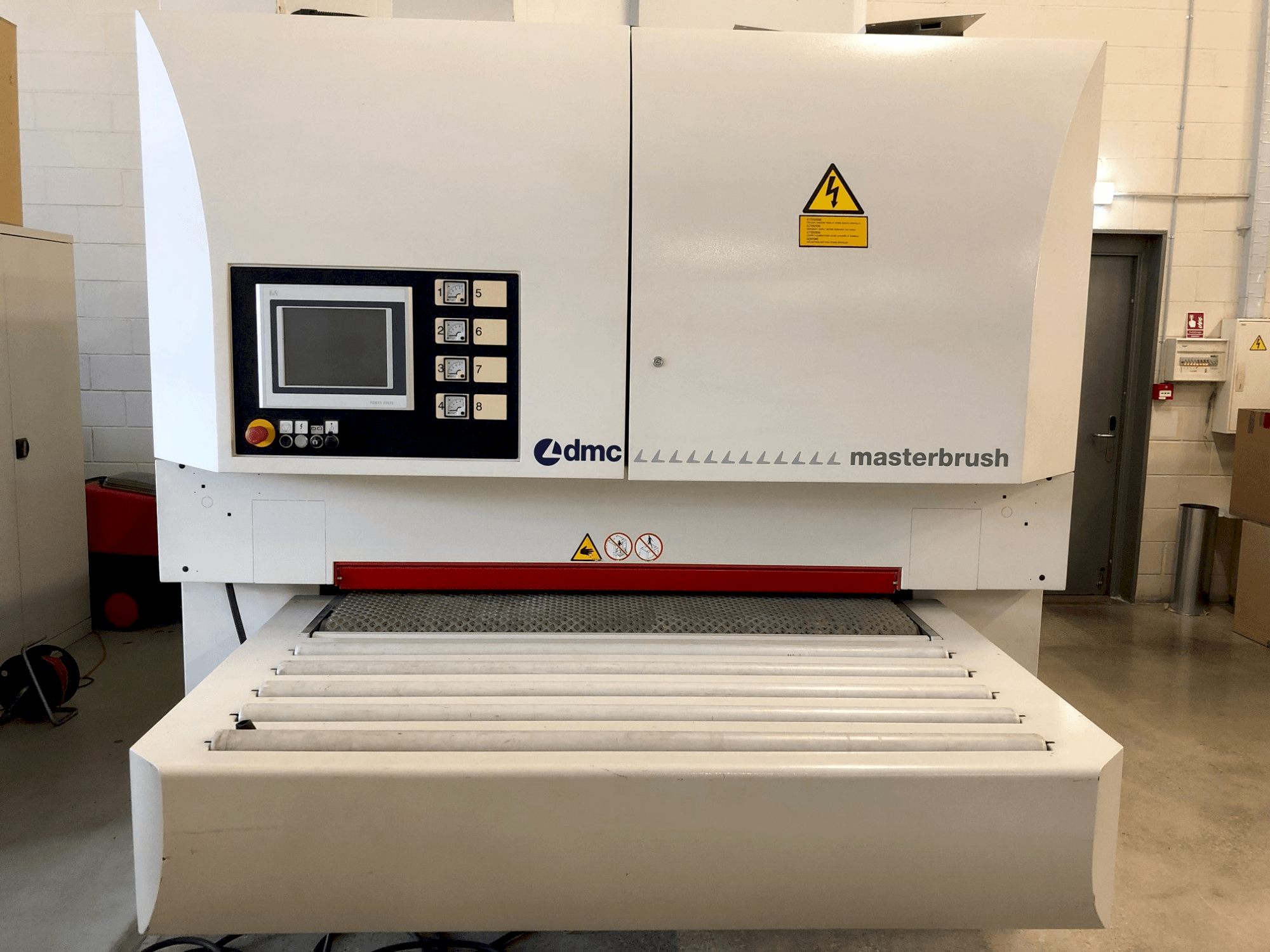 DMC MASTERBRUSH MB 1350 M4 (2011)-maskinen framifrån