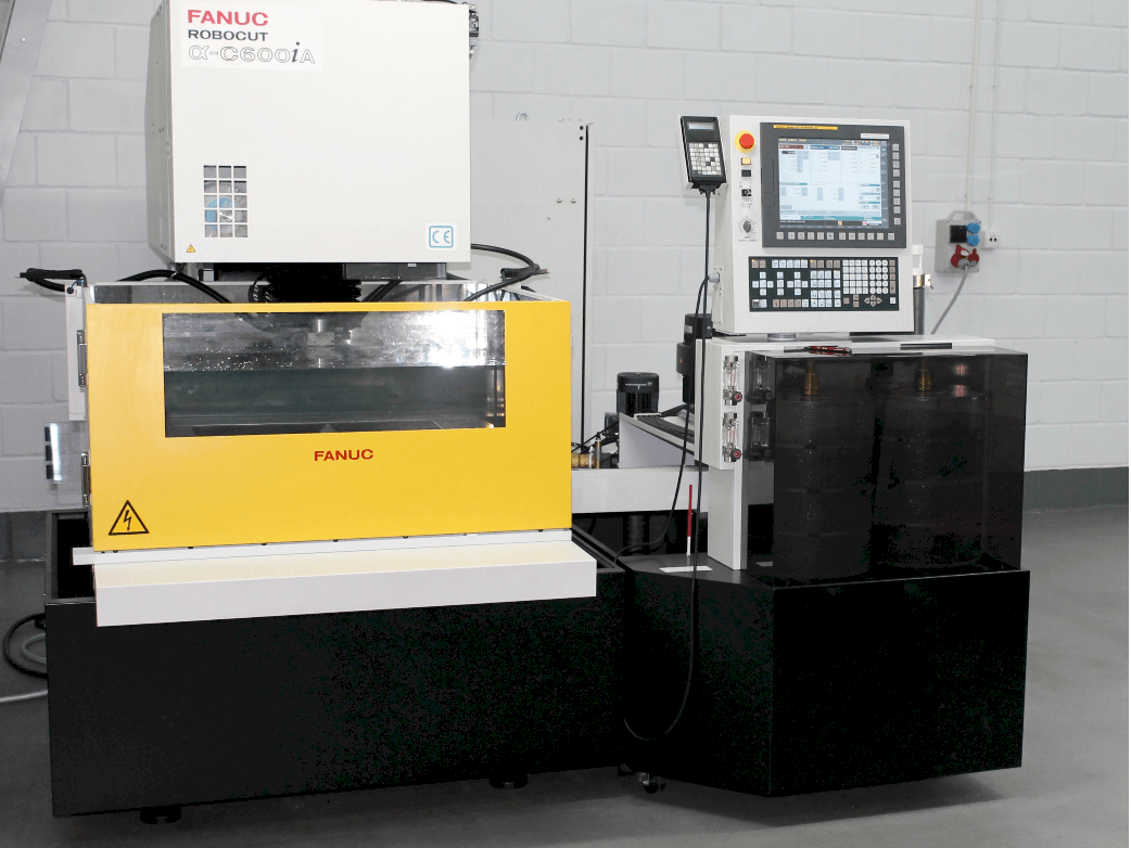 FANUC RoboCut Alfa C600iA-maskinen framifrån