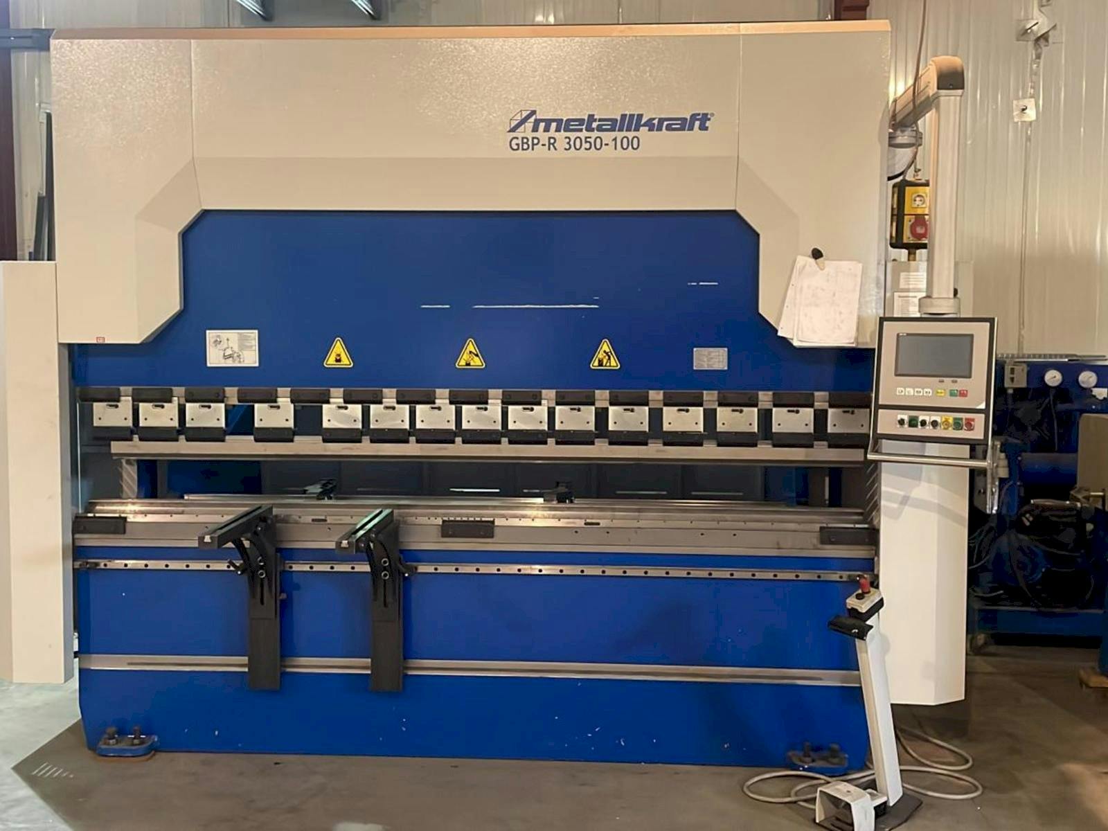 Metallkraft  GBPR30540-100-maskinen framifrån