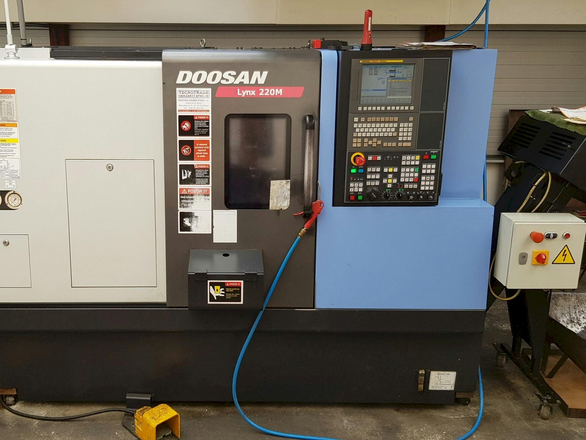 Doosan Lynx 220 MA-maskinen framifrån