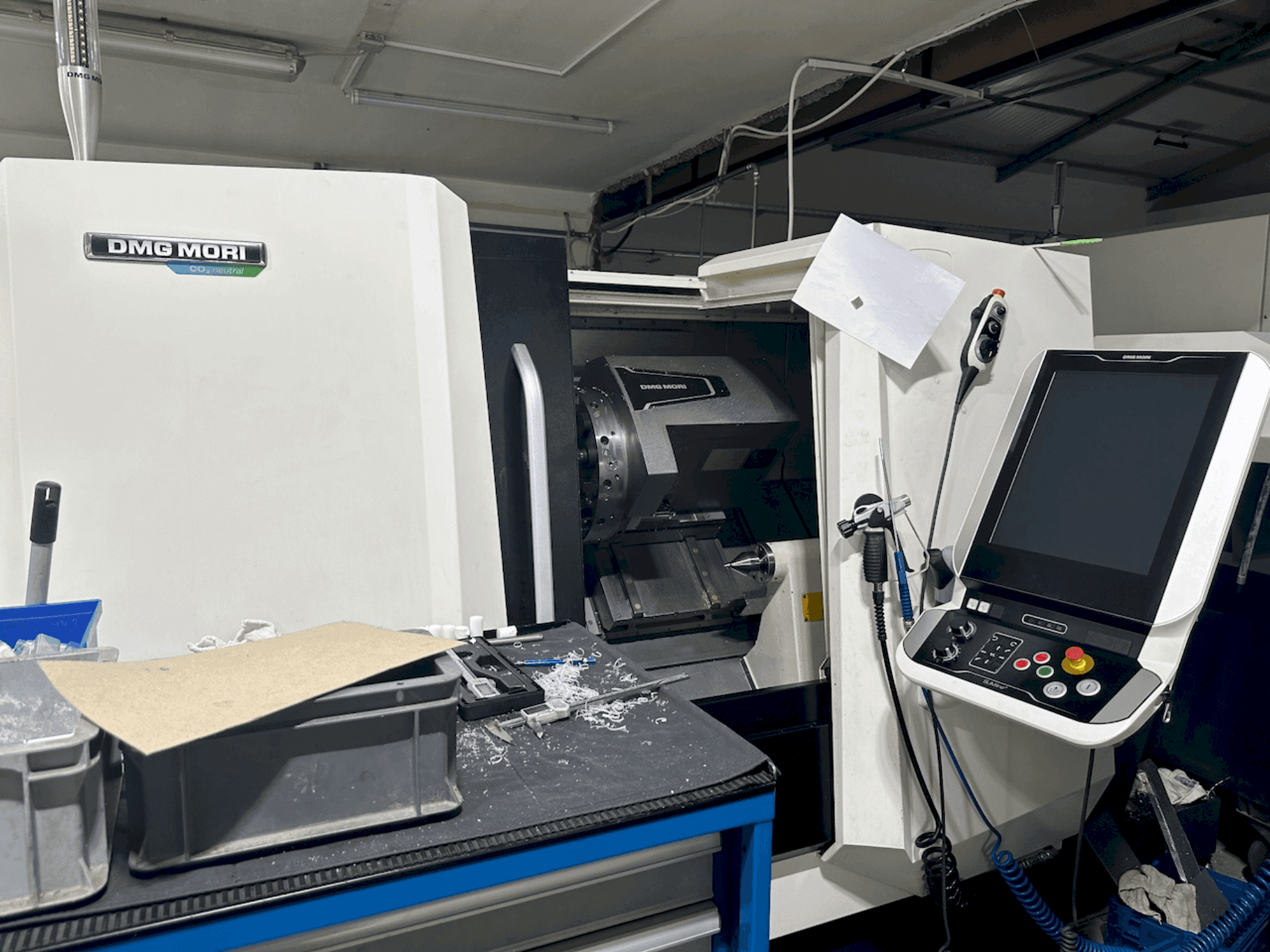 DMG MORI CLX 350 V4-maskinen framifrån