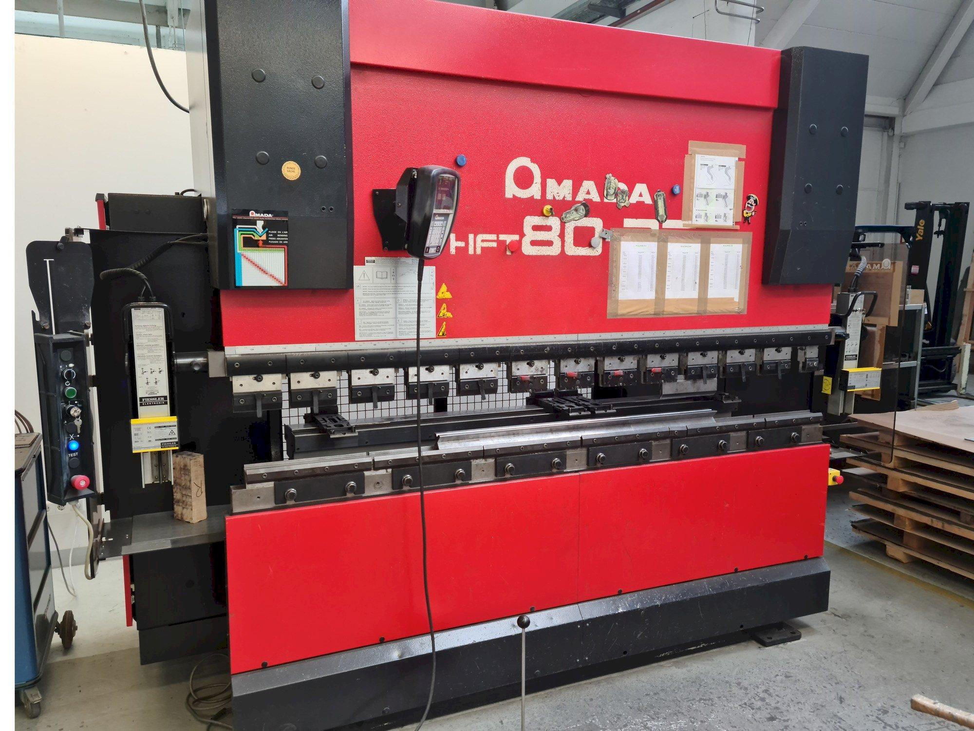 AMADA HFT 80-25-maskinen framifrån