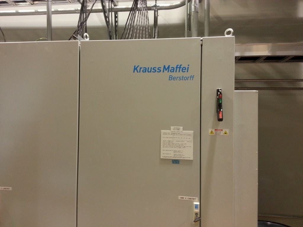 Krauss Maffei Berstorff  Extrusion Line-maskinen framifrån