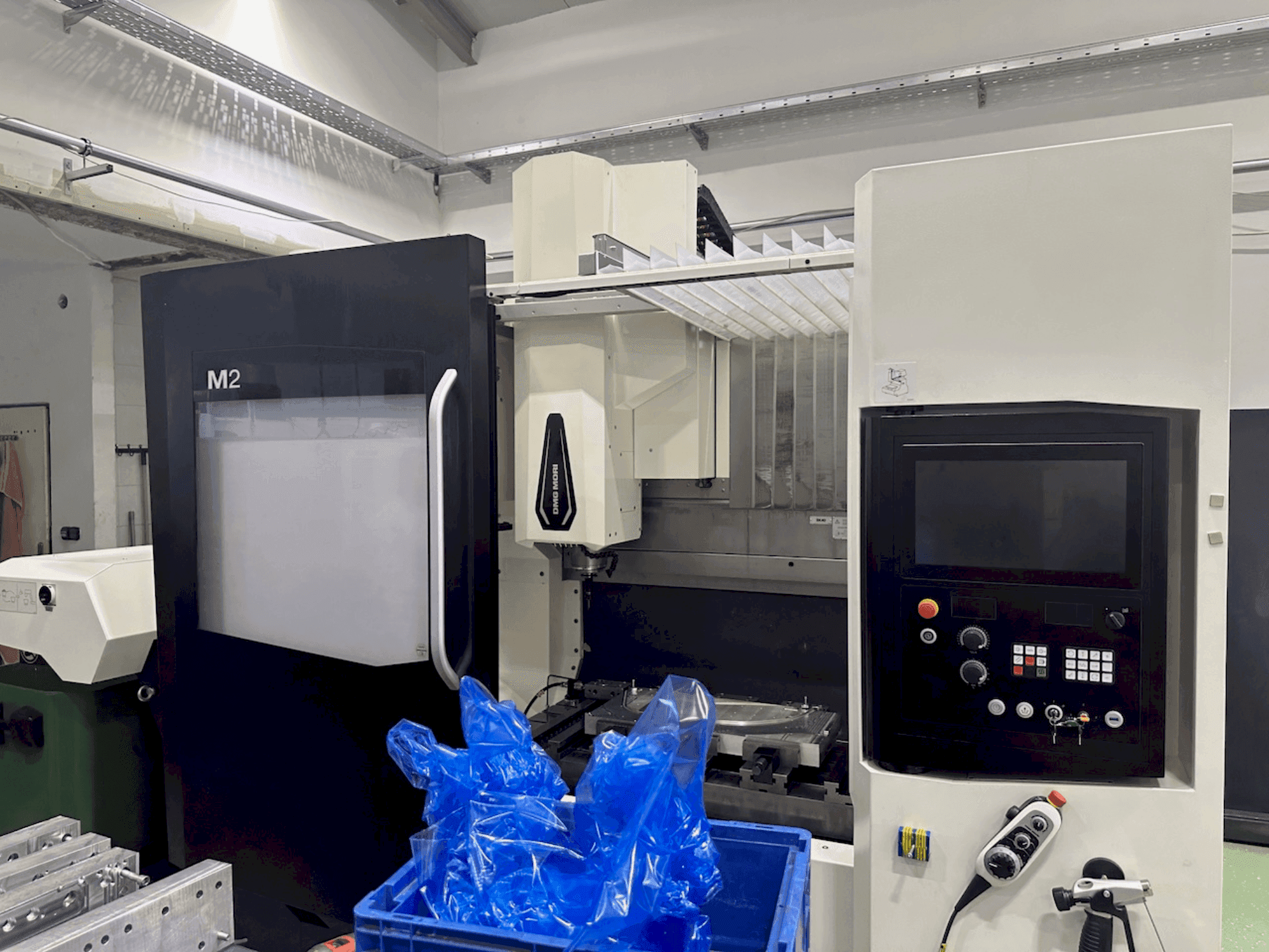 DMG MORI M2 Pro-maskinen framifrån