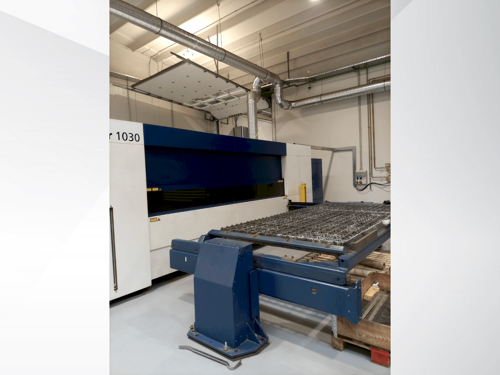 TRUMPF TruLaser 1030-maskinen framifrån