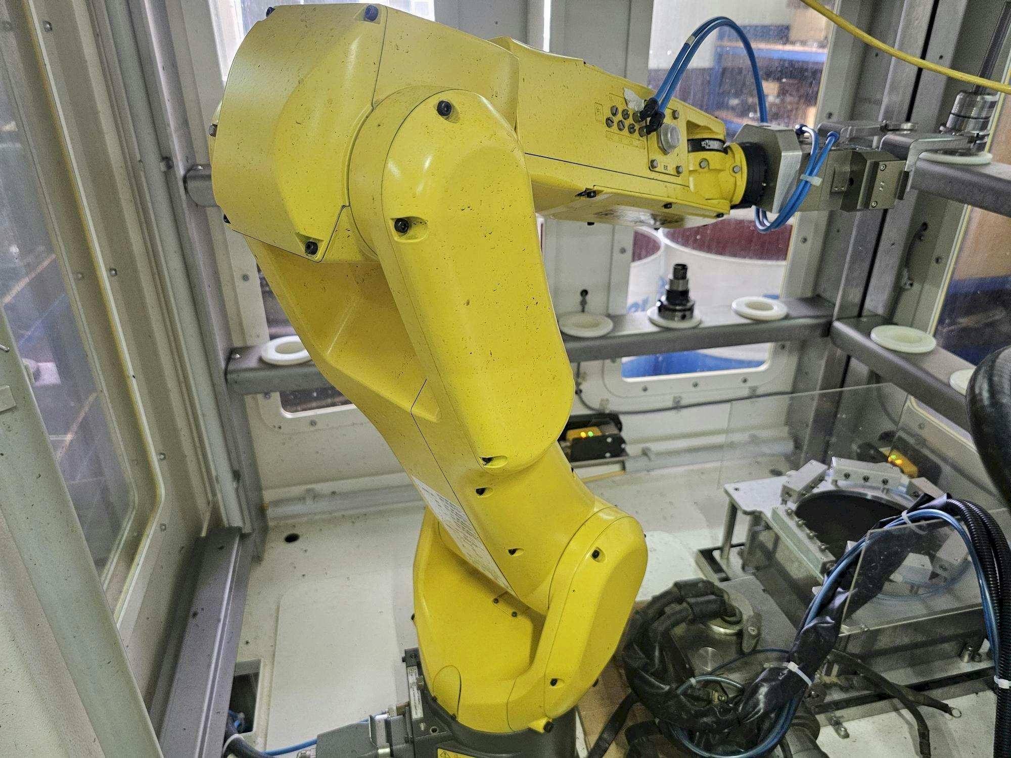 FANUC LR Mate 200 id 7L-maskinen framifrån