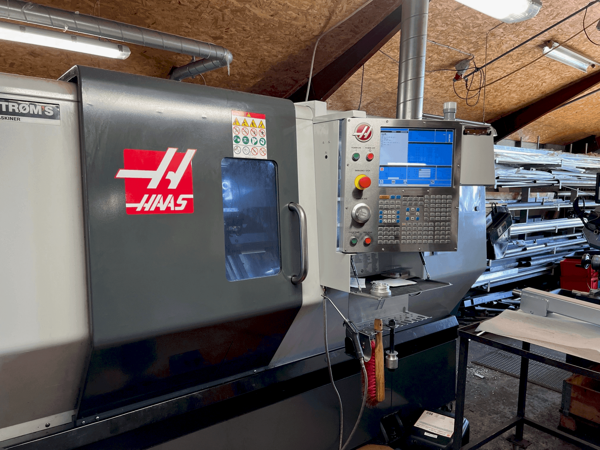 HAAS HAAS ST-30Y-maskinen framifrån