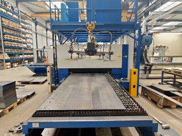 Trumpf Trumatic L 3030-maskinen sedd från sidan