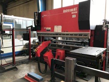 AMADA Astra 100-NT HDS-1030NTR-maskinen framifrån