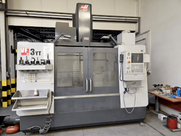 HAAS VF-3YT/50-maskinen framifrån