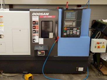 Doosan Lynx 220 MA-maskinen framifrån