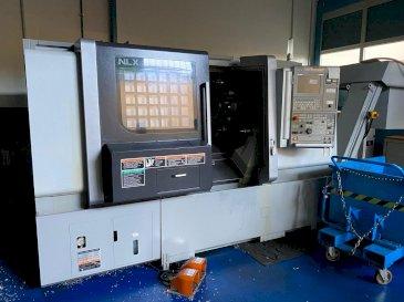 MORI SEIKI NLX 2500/MC700-maskinen framifrån