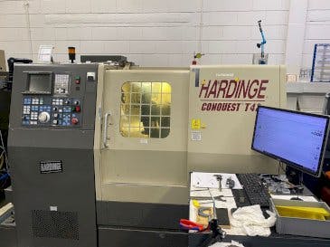 HARDINGE Conquest T42-maskinen framifrån