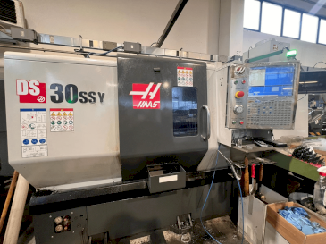 HAAS DS-30SSY-maskinen framifrån