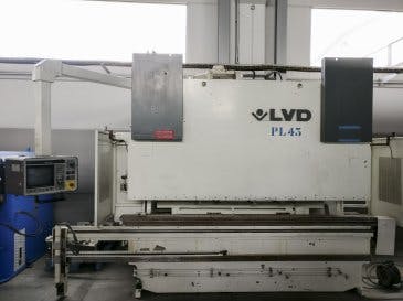 LVD-maskinen framifrånPPEB 160-30 MNC 95