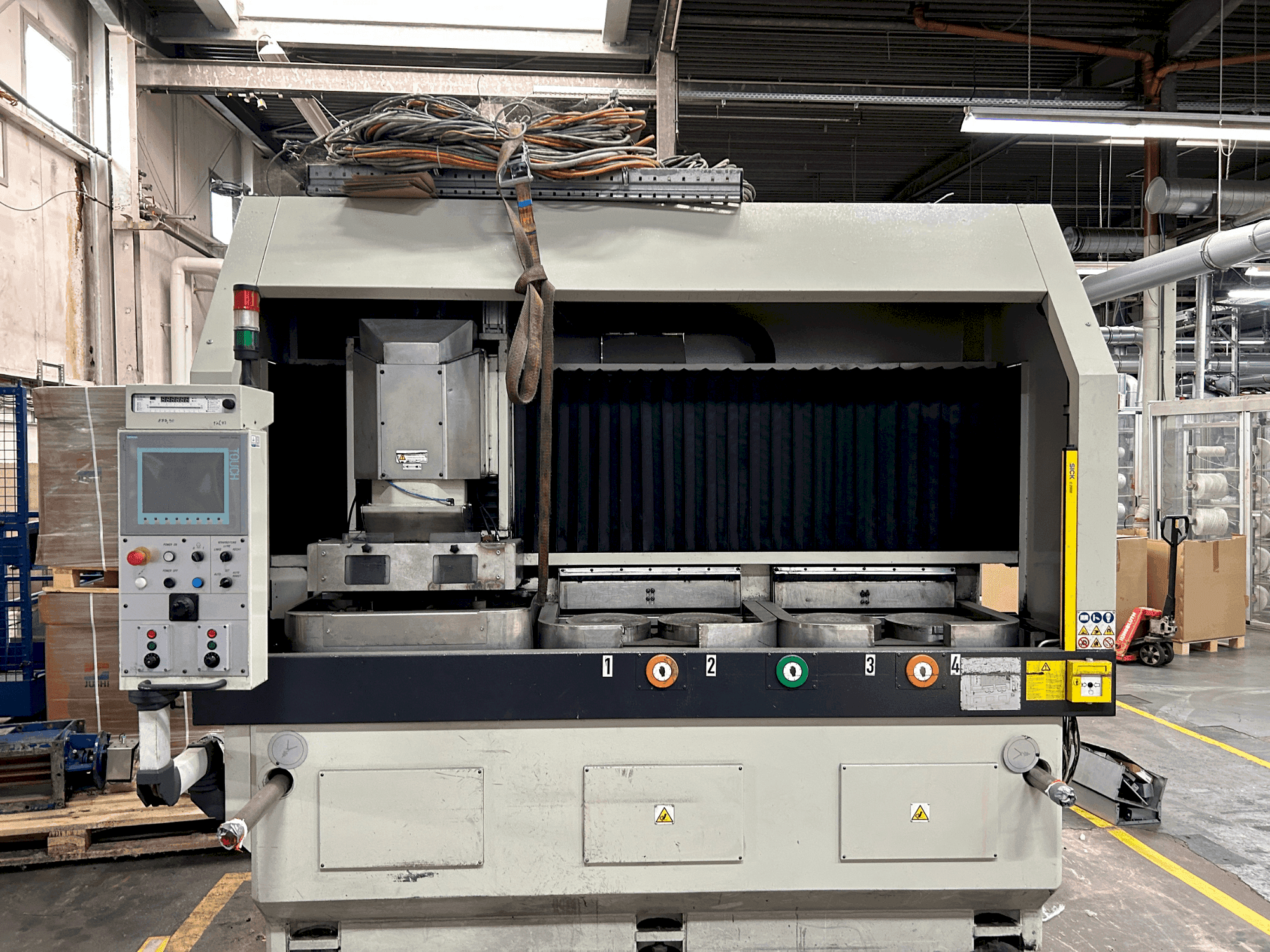 Lodi VHP 300 4T CN-maskinen framifrån