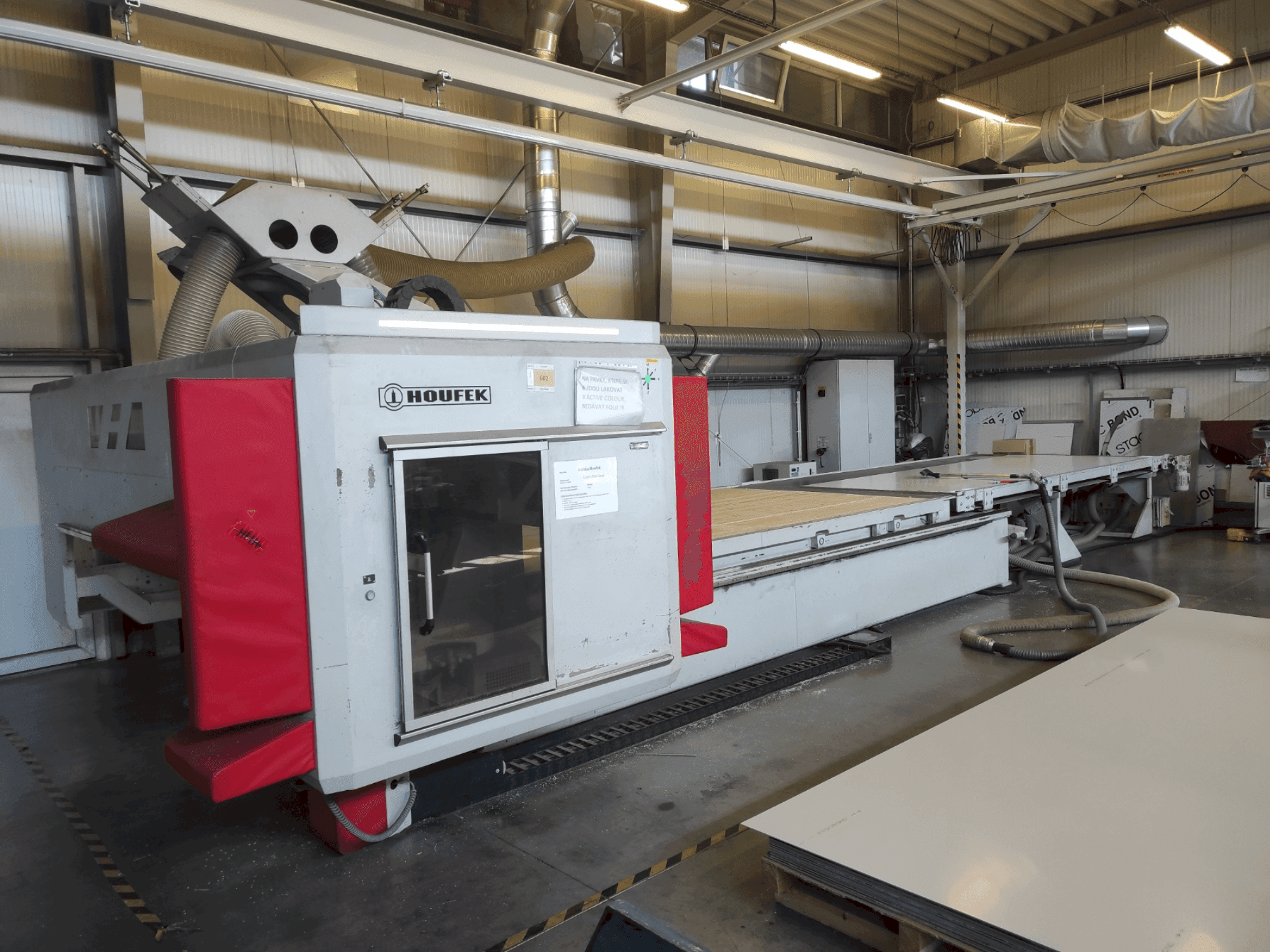 Houfek Scorpion 422102-R3-maskinen framifrån